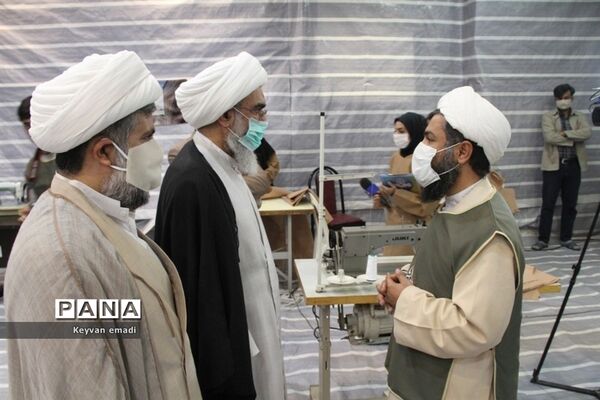 بازدید نماینده ولی فقیه در استان و امام جمعه بوشهر از کارگاه‌های مردمی تولید اقلام بهداشتی