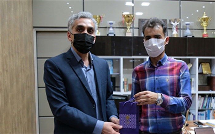 اهدای ۲۰۰ میلیون ریال برای تقدیر و حمایت از مدافعان خط مقدم کرونا در بوشهر