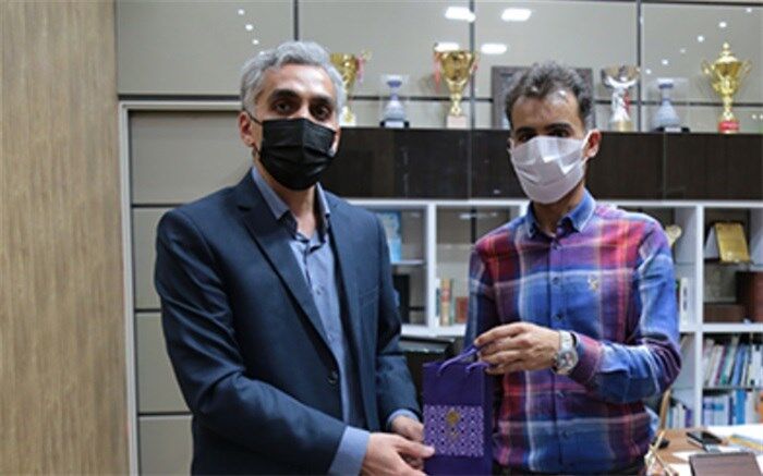 اهدای ۲۰۰ میلیون ریال برای تقدیر و حمایت از مدافعان خط مقدم کرونا در بوشهر
