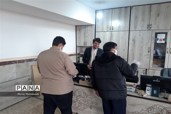 توزیع اقلام بهداشتی در اداره آموزش و پرورش شهرقدس