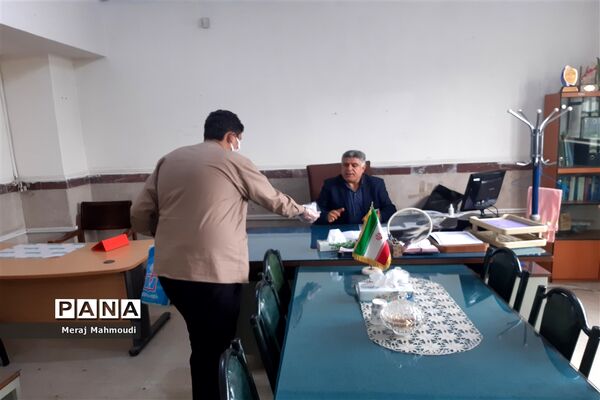 توزیع اقلام بهداشتی در اداره آموزش و پرورش شهرقدس
