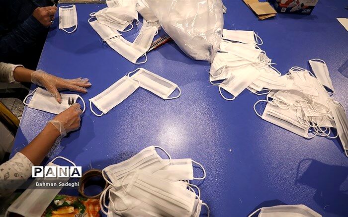 تولید بیش از 600 هزار ماسک و ۱۸ هزار لباس پرستاری در کانون‌های فرهنگی تربیتی