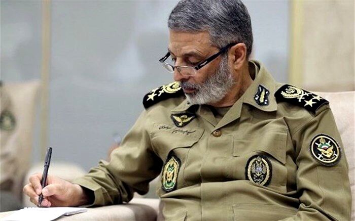 فرمانده کل ارتش سالروز تاسیس سپاه پاسداران انقلاب اسلامی را تبریک گفت