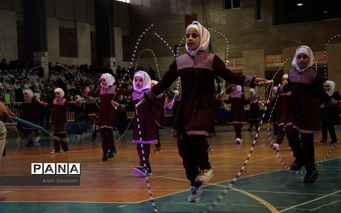 ستایش سلیمی دانش آموز بویین زهرایی برنده مسابقه ورزش مجازی