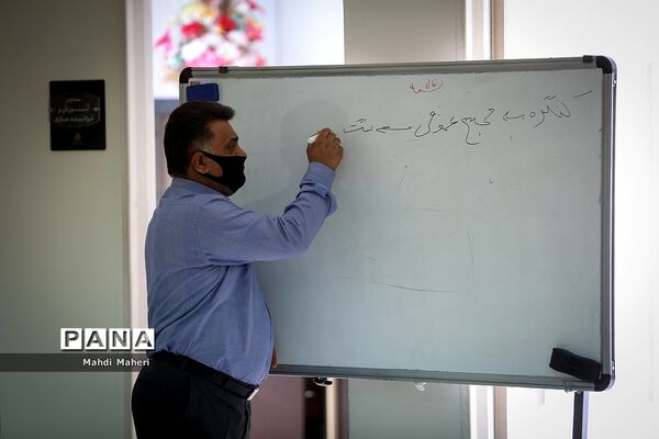 جلسه کاری فعالیت دانش آموزی سازمان دانش آموزی  با رعایت پروتکل بهداشتی