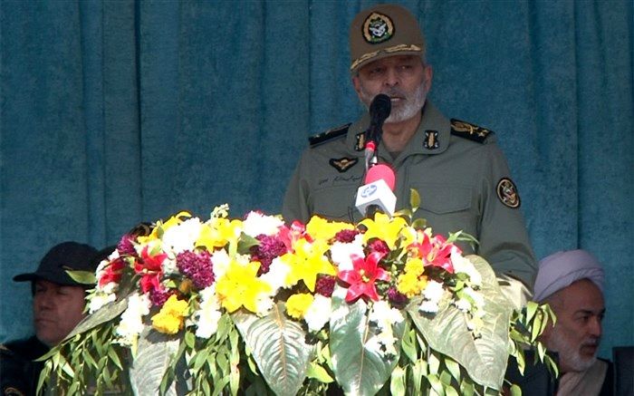 فرمانده کل ارتش:نیروهای مسلح در برابر دشمنان سدی آهنین هستند
