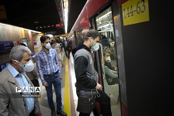 روزهای کرونایی  در مترو تهران