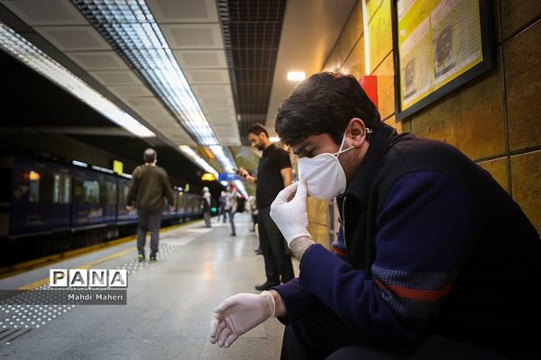 روزهای کرونایی  در مترو تهران