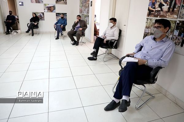 جلسه کاری فعالیت دانش‌آموزی سازمان دانش‌آموزی با رعایت پروتکل بهداشتی