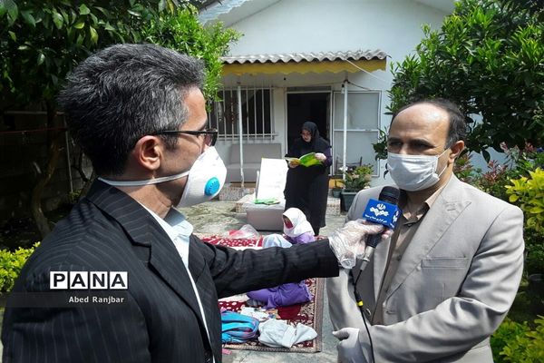 آموزگار پایه سوم حیاط خانه را کلاس درس کرد