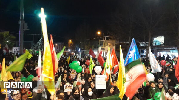 قرار شبانه نماد ایستادگی و همدلی میدان امام (ره) شهرستان کوهدشت
