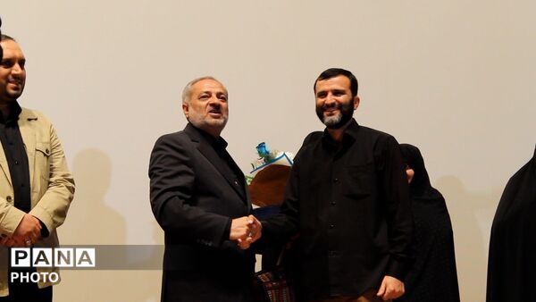 آیین رونمایی از مستند سایه برادرم با حضور وزیر آموزش و پرورش در مشهد