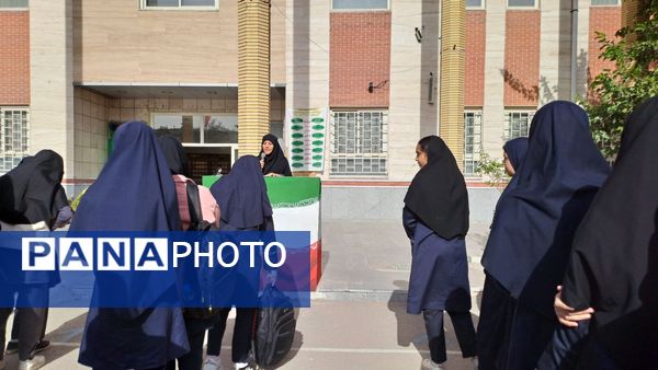 مراسم بزرگداشت شهید سید حسن نصرالله در دبیرستان هوشیار ناحیه یک مشهد