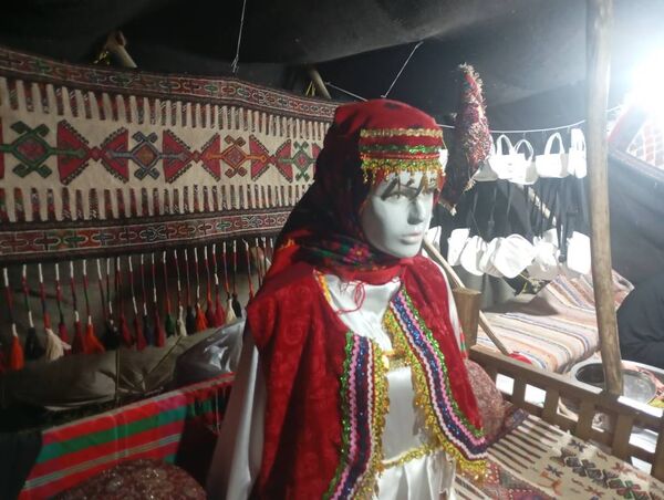  برپایی سیاه چادر بومی محلی در فاروج