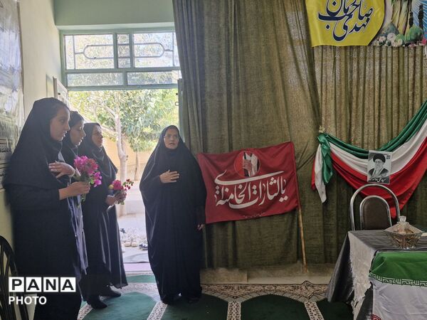 گرامیداشت هفته نیروی انتظامی در دبیرستان دخترانه مرحوم میری