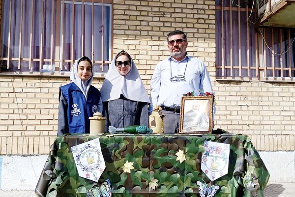 گرامیداشت یاد شهیدان در کلاس‌های دبستان بعثت۲ شهریار