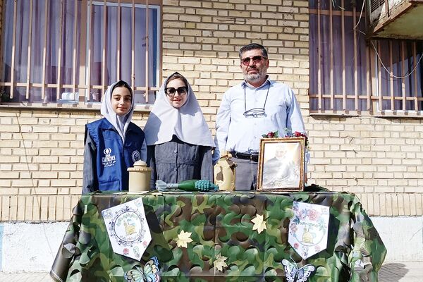 گرامیداشت یاد شهیدان در کلاس‌های دبستان بعثت۲ شهریار