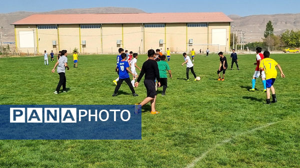 برگزاری آیین فعالیت‌های ورزشی درون مدرسه‌ای دبیرستان نمونه دولتی پژوهش آشخانه 