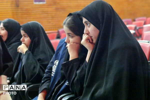 تبیین اهمیت رسانه در تربیت