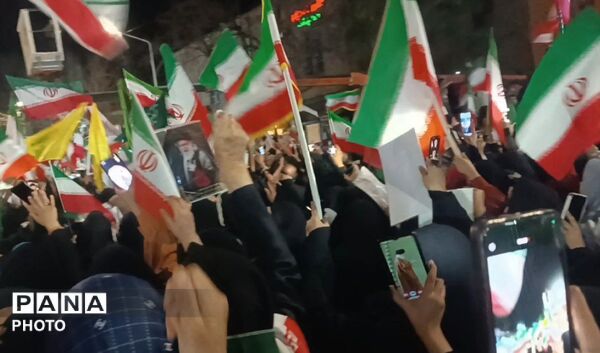پیمان دوباره با رهبری با نوای رسای مهدی رسولی در آیین تجدید بیعت 