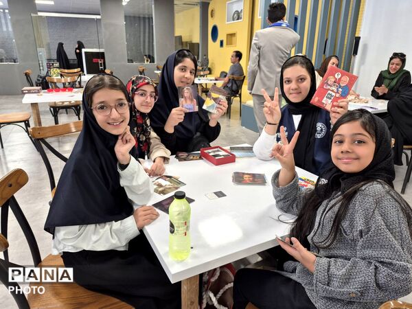 تقدیر از دانش‌آموزان غرفه‌های «بر مدار ایران» و دورهمی صمیمانه با مدیر سازمان دانش‌آموزی خراسان رضوی