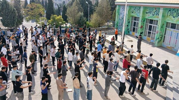 برگزاری مسابقات ورزشی دبیرستان معلم ساوجبلاغ در هفته تربیت‌بدنی