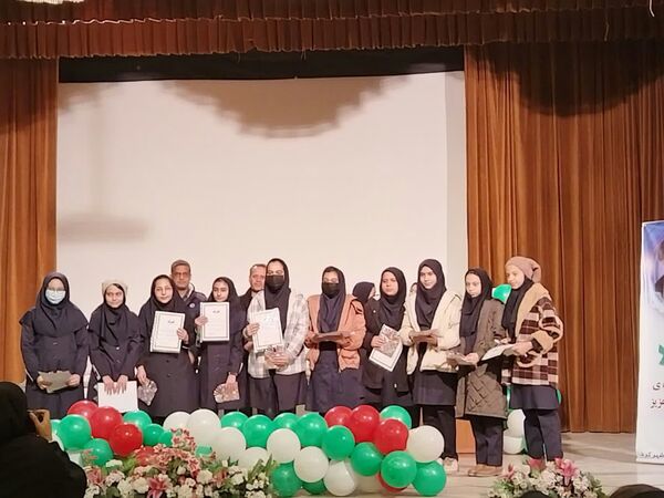 تجلیل از دانش‌آموزان برتر دبیرستان میردادماد