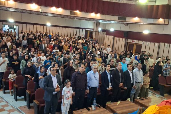 مراسم تجلیل از دانش‌آموزان برتر دبیرستان هیأت امنایی رازی ناحیه ۴شیراز