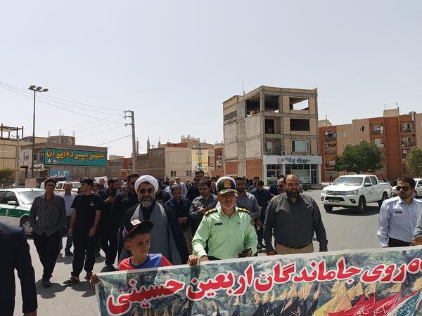 برگزاری پیاده‌روی جاماندگان اربعین حسینی در دهگلان با حضور پرشور مردم