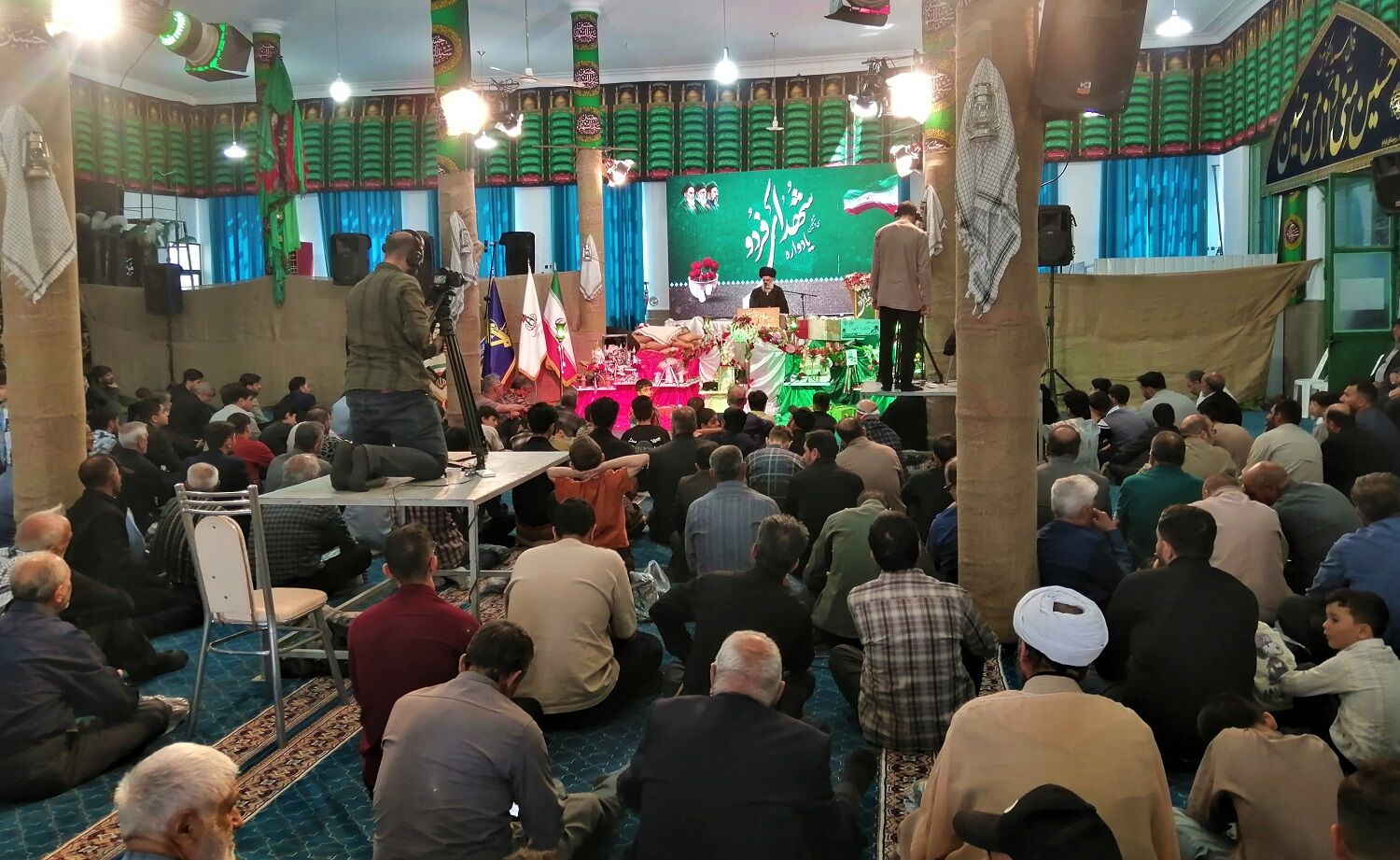 کتاب «مادر اکبر» در یادواره شهدای روستای فردو رونمایی شد