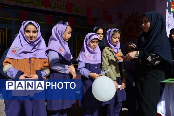 جشن میلاد حضرت زینب(س) با حضور مادران پرستار در دبستان علویان بهارستان‌دو