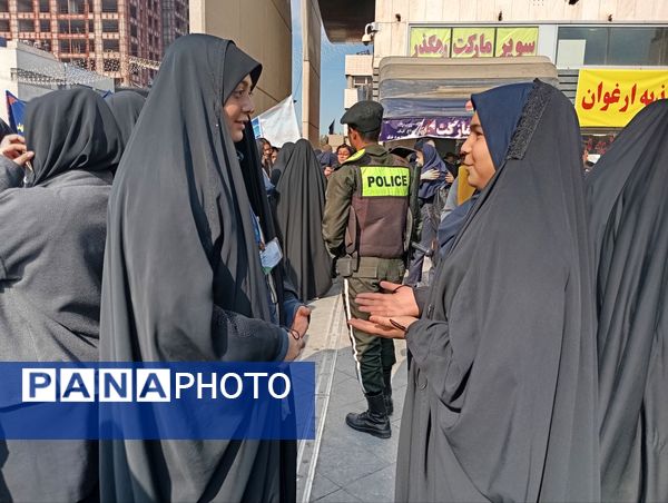 حماسه دانش‌آموزان مشهدی در روز ۱۳ آبان