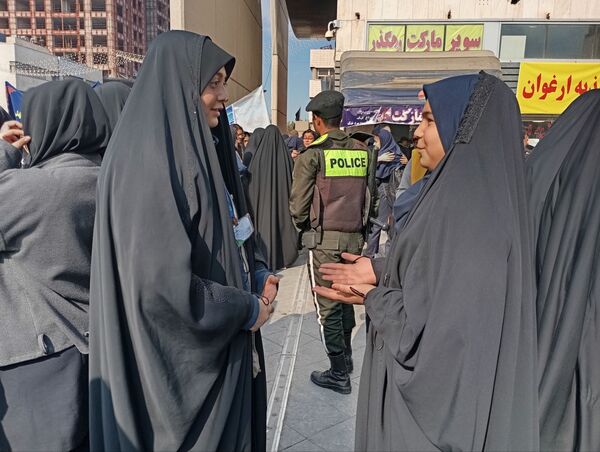 حماسه دانش‌آموزان مشهدی در روز ۱۳ آبان