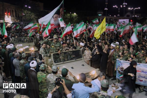 مراسم گرامیداشت آزادسازی خرمشهر در تجمع شبانه مردم همدان 