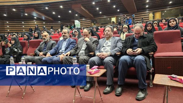 همایش زیست عفیفانه با موضوع عفت و حجاب در تالار ایوان‌ری
