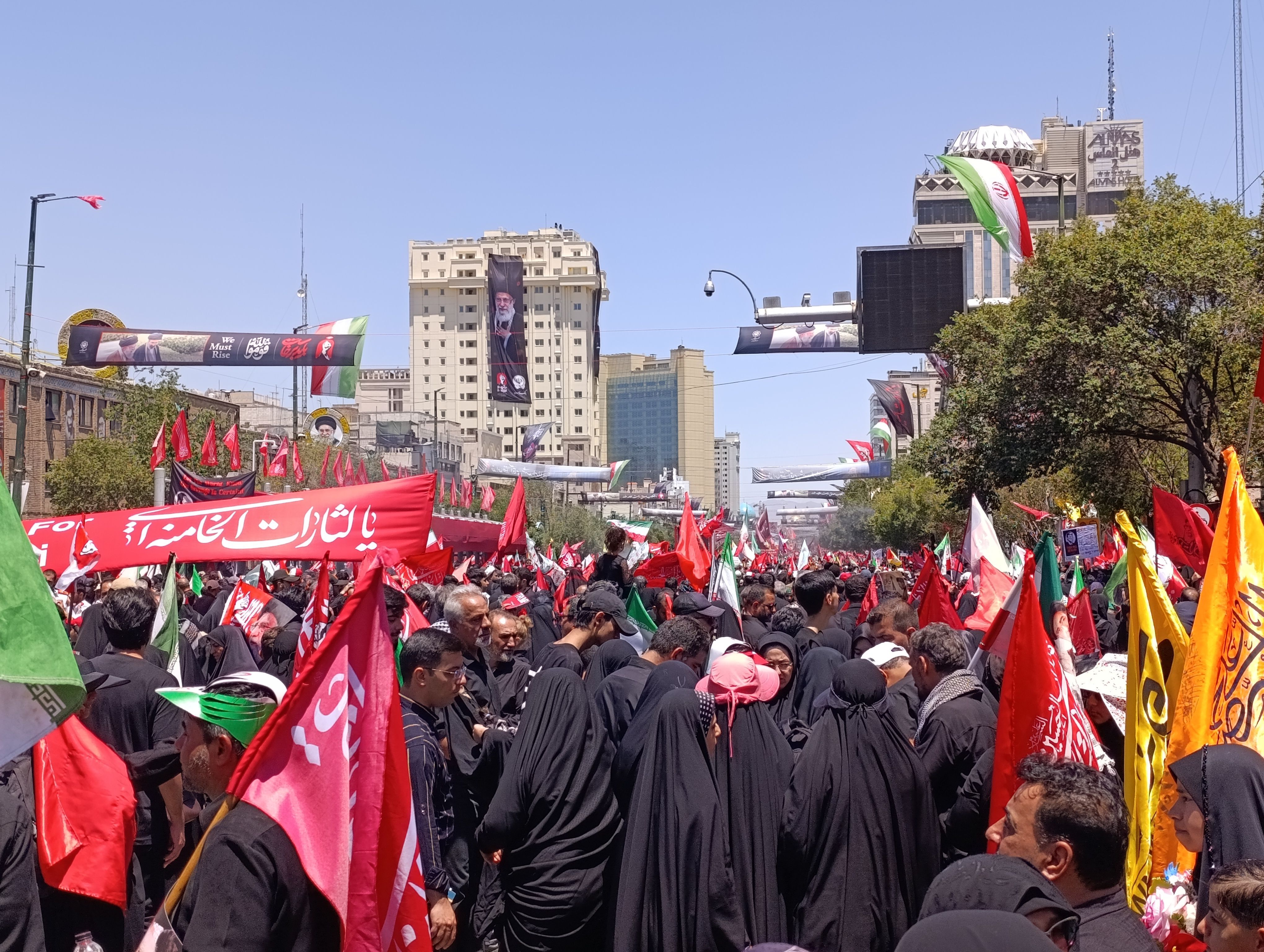سیل فرا تصور زائران در روز تشییع پیکر رهبر شهید امت اسلامی