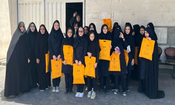 بازدید دانش‌آموزان دبیرستان صهبای قم از نیروگاه خورشیدی

