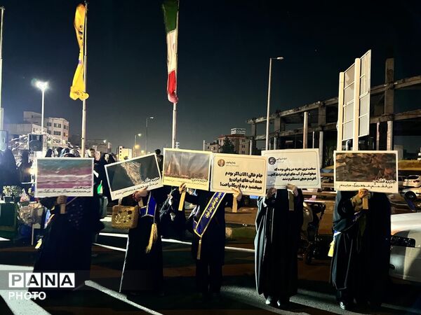 اجرای برنامه روز ملی خلیج فارس توسط دختران انجمن اسلامی