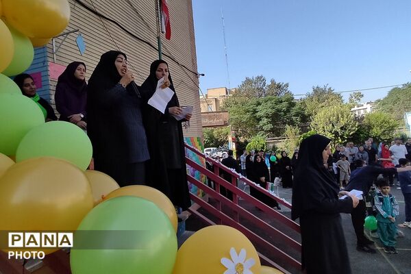 جشن شکوفه ها در مدارس ناحیه دو شهرری 