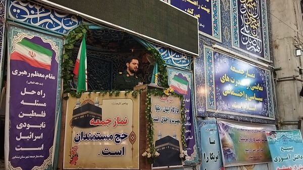 برگزاری نماز جمعه در آغاز هفته بسیج دانش آموزی با حضور دانش آموزان بسیجی نیشابور
