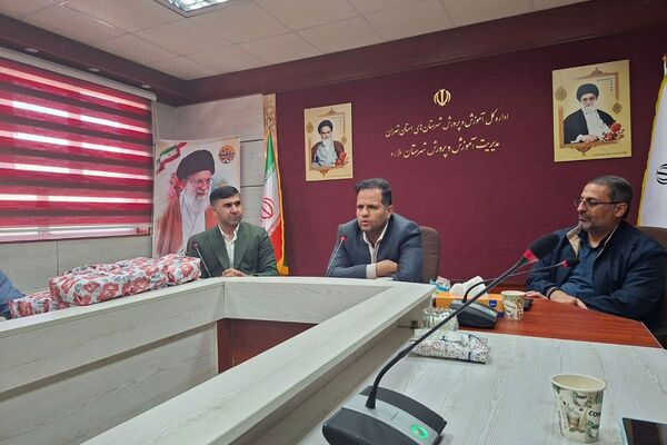 مراسم تقدیر از دانش‌آموزان فعال شورا در شهرستان ملارد