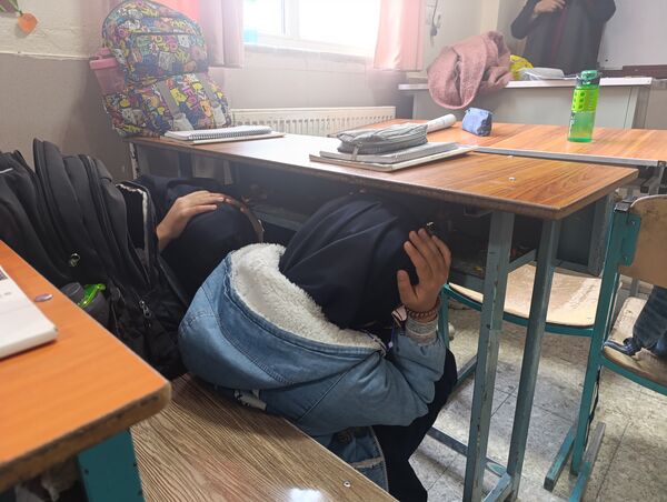 بیست‌وهفتمین مانور سراسری زلزله و ایمنی در دبیرستان میرزا جعفر سروقد