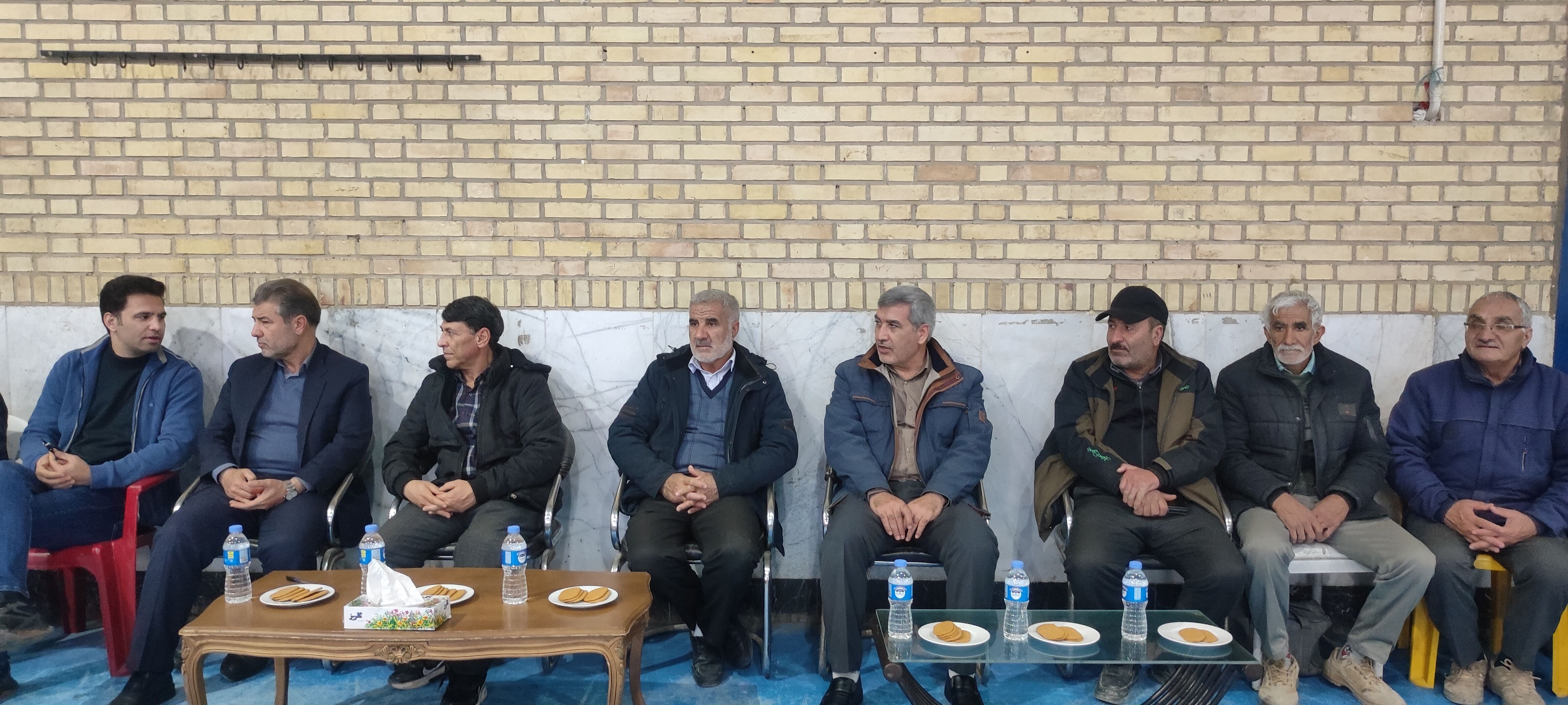 مسابقات دارت و طناب کشی به‌مناسبت روز پدر در سالن ایثار شهرستان شیروان