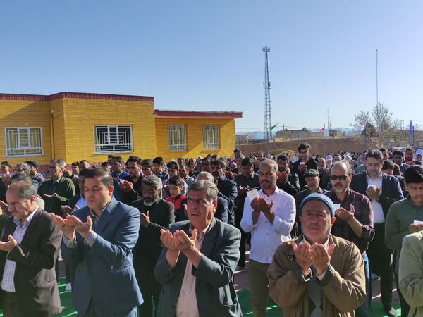 حضور با شکوه مردم شهر نسر و رباطسنگ در نماز عید سعید فطر 