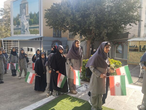 زنگ مهر، نوای امید در دبیرستان فرزانگان ۵ مشهد