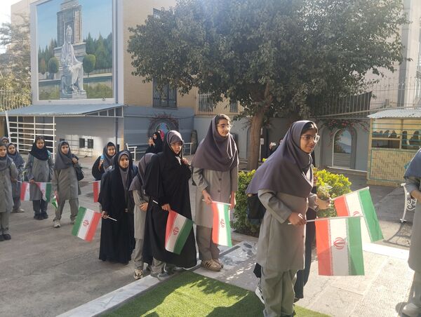 زنگ مهر، نوای امید در دبیرستان فرزانگان ۵ مشهد