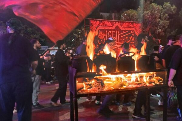 جمعیت خیره‌کننده و مراسم پرشور علم‌کشی، سینه‌زنی و دمام‌زنی در آخرین شب مسلمیه در شهرری