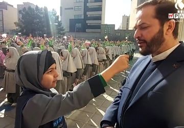 نواختن  زنگ انقلاب باحضور مدیر کل کانون پرورش فکری اصفهان 