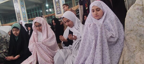 اولین نماز جمعه ماه رمضان با حضور پر رنگ مردم شریف شهرستان بن 