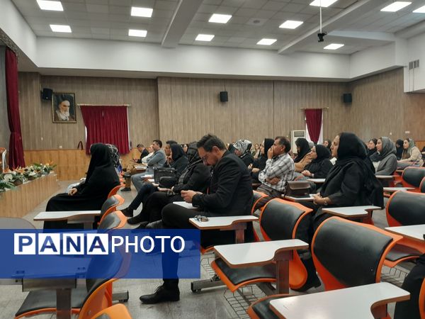  جلسه آموزش خانواده در مدرسه مصلی‌نژاد مشهد